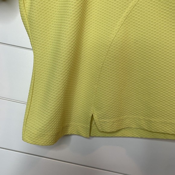 2 A Tee Women's Golf Polo Shirt Medium Textured Lightweight Yellow Green Unique - Picture 6 of 8